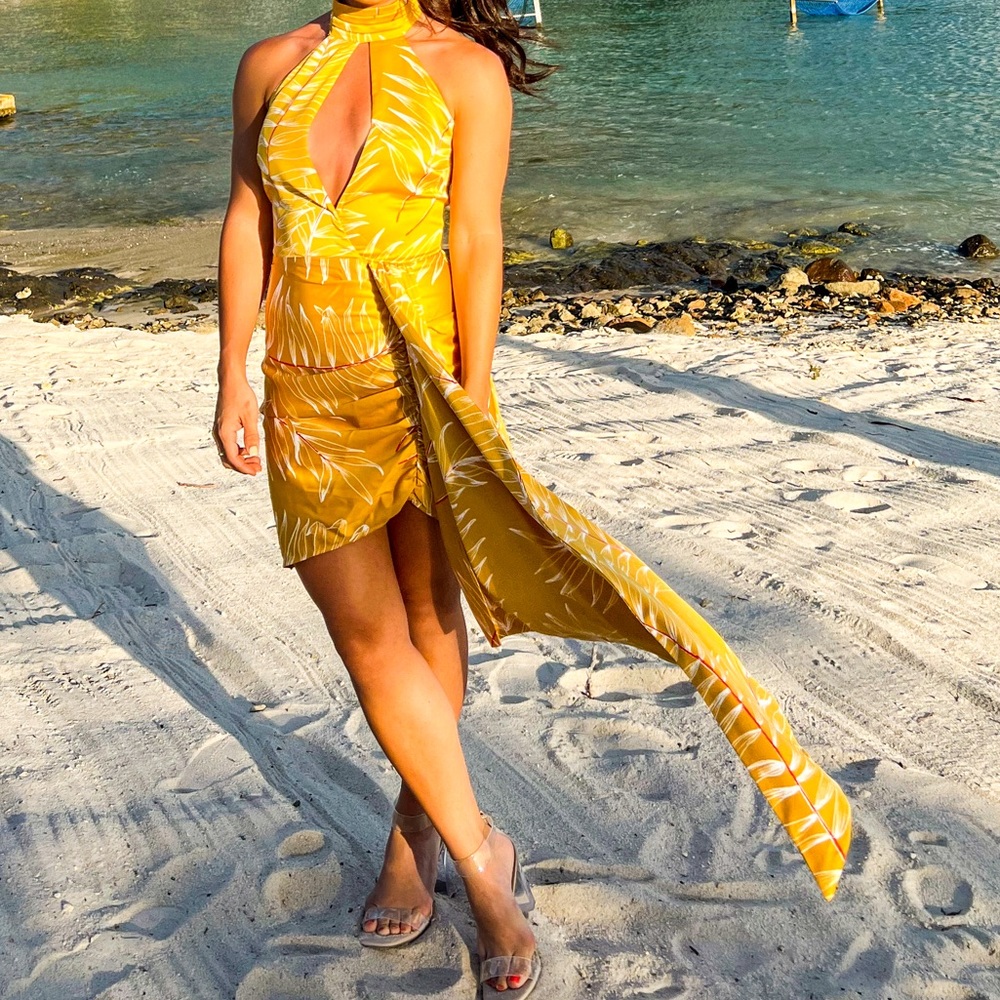 Purchased on Revolve, wore once for a wedding … I am 4,11 for height reference